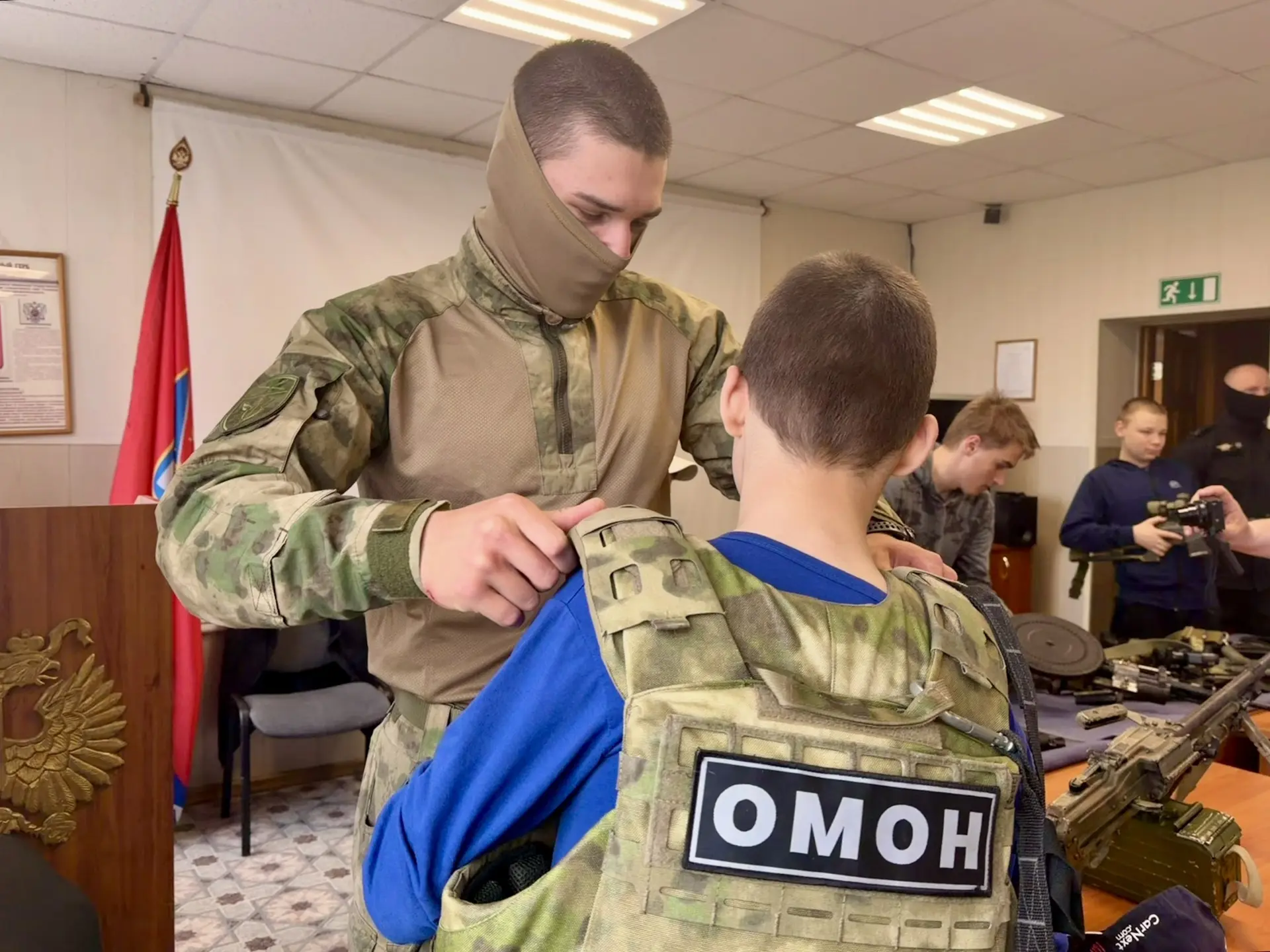 😇В ОМОН «Гвардеец» прошла экскурсия для особенных гостей
 
В рамках социальной работы сотрудники ОМ