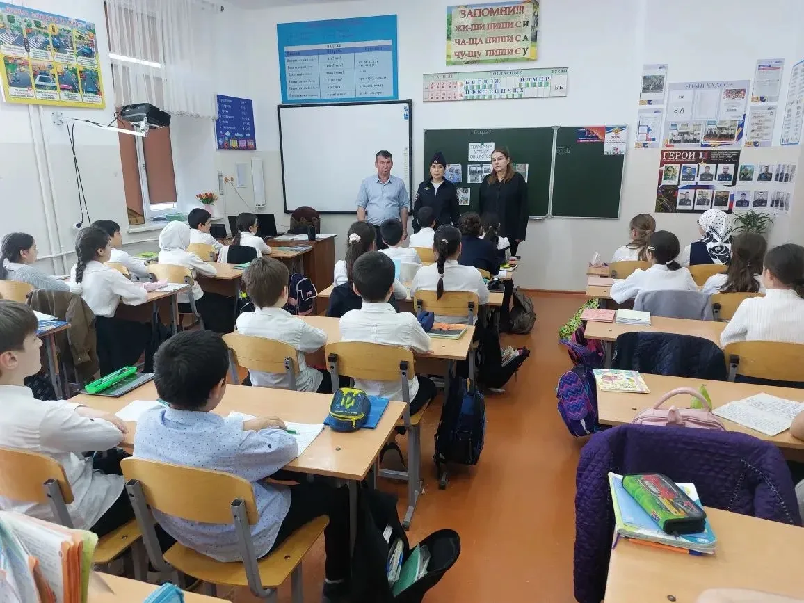 ✅17 апреля с учащимися 4 "В" класса❤️ состоялась встреча  инспектора ПДН Глухаревой П.М. и социально