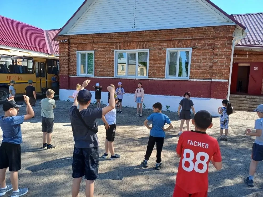 Сегодня в пришкольном лагере «Филиала - ОШ п.Елецкий»выдался по‑настоящему творческий день!

Утро на