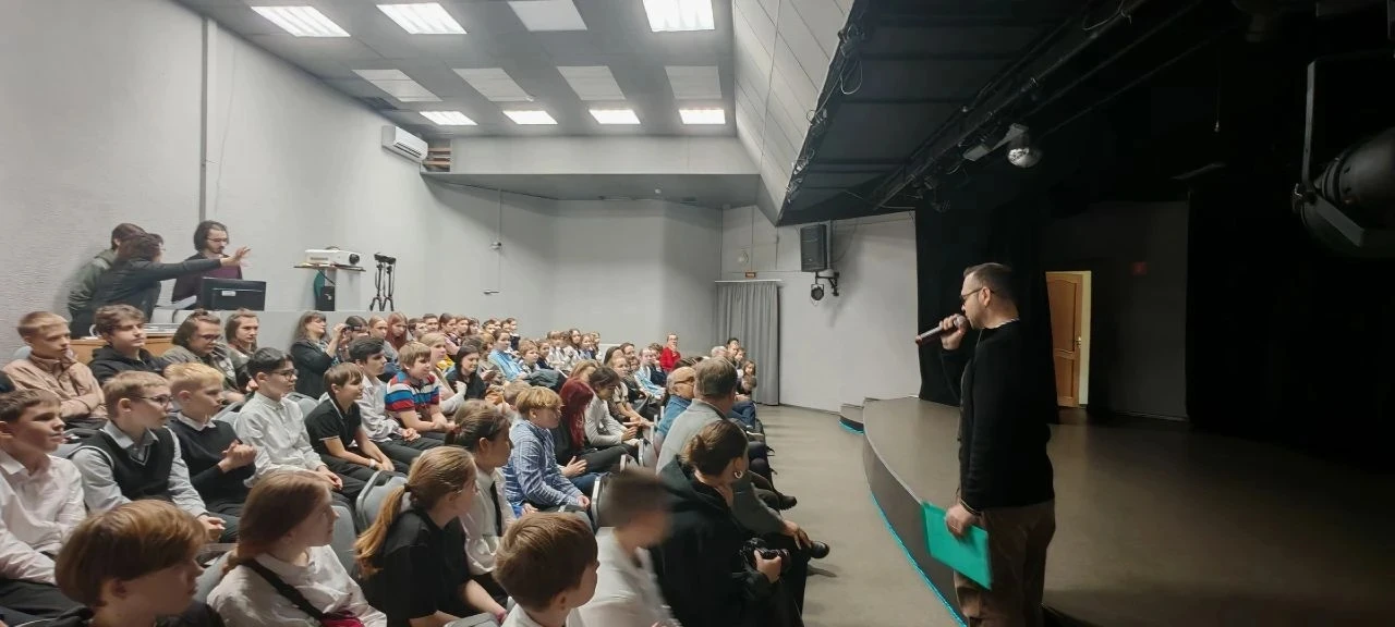 II Международный литературно-театральный фестиваль «Путешествие Маленького принца»  6б класс посетил