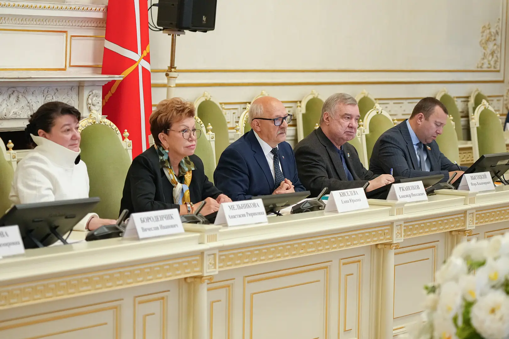 В парламенте обсудили жилищную поддержку социально незащищённых граждан

На заседании комиссии по со