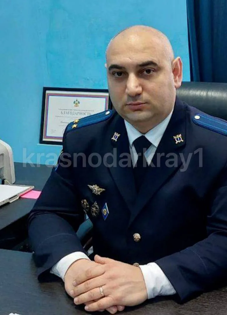 Во взятке больше двух миллионов обвиняют бывшего начальника следственного отдела МВД Анапы. Он помог