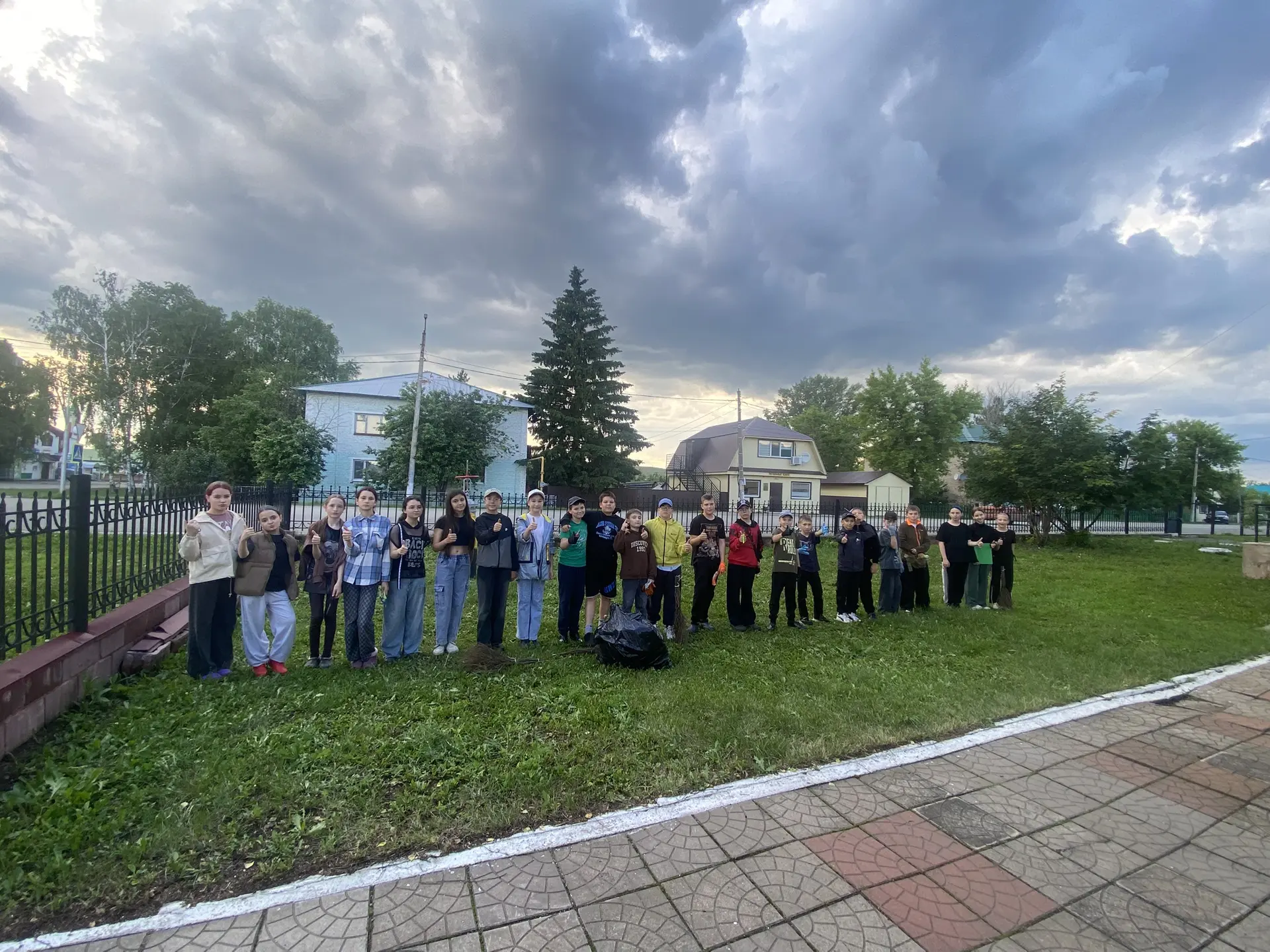 Лето — лучшая пора, а в школе работа продолжается ☀️
📚 Казалось бы, каникулы, но в нашей школе жизн