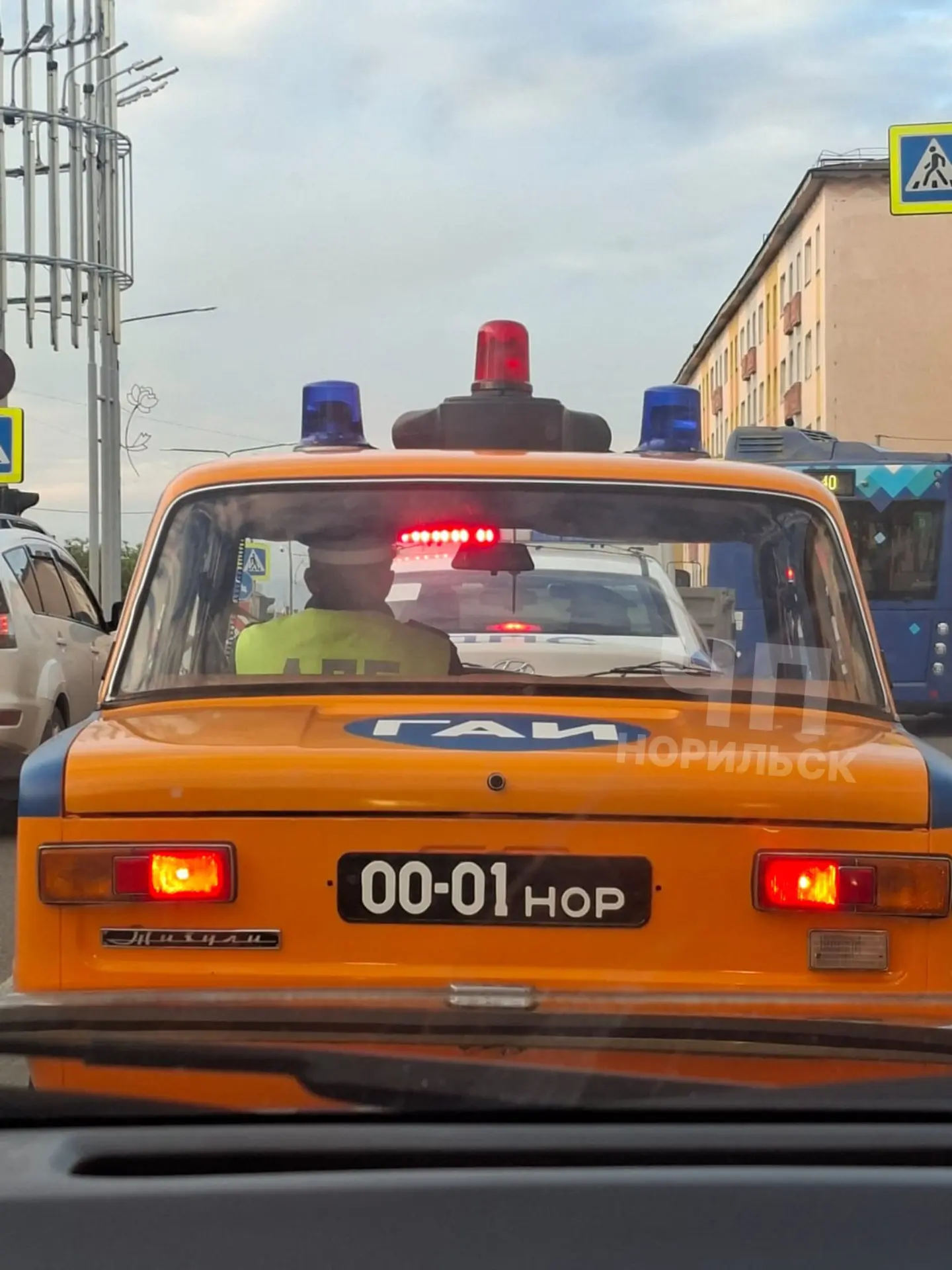 Это что за раритет вывели на дороги?