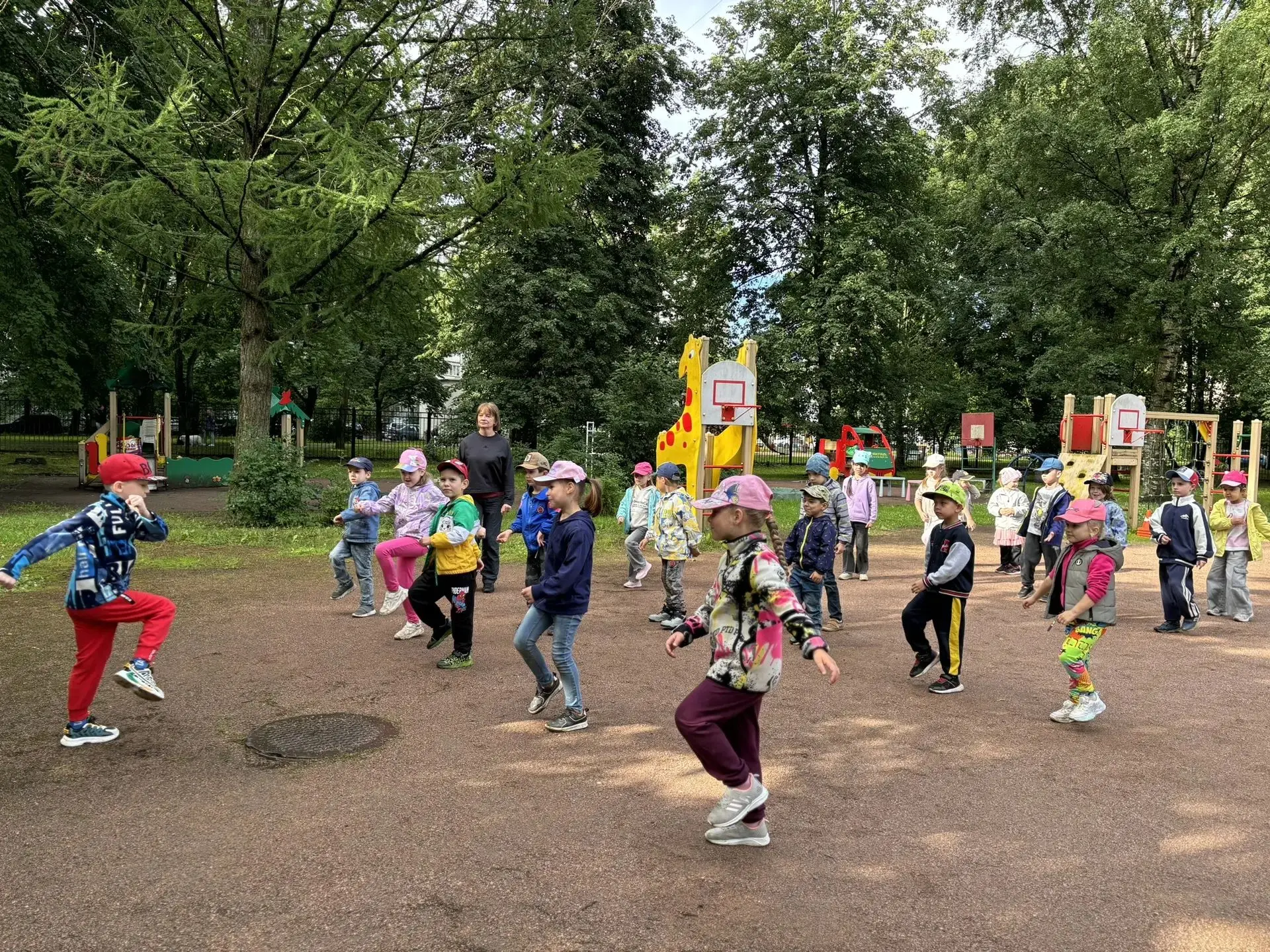 🏃‍♂️ Быстрее, выше, сильнее!Утренняя зарядка — наш главный секрет бодрости. Повторяем ...