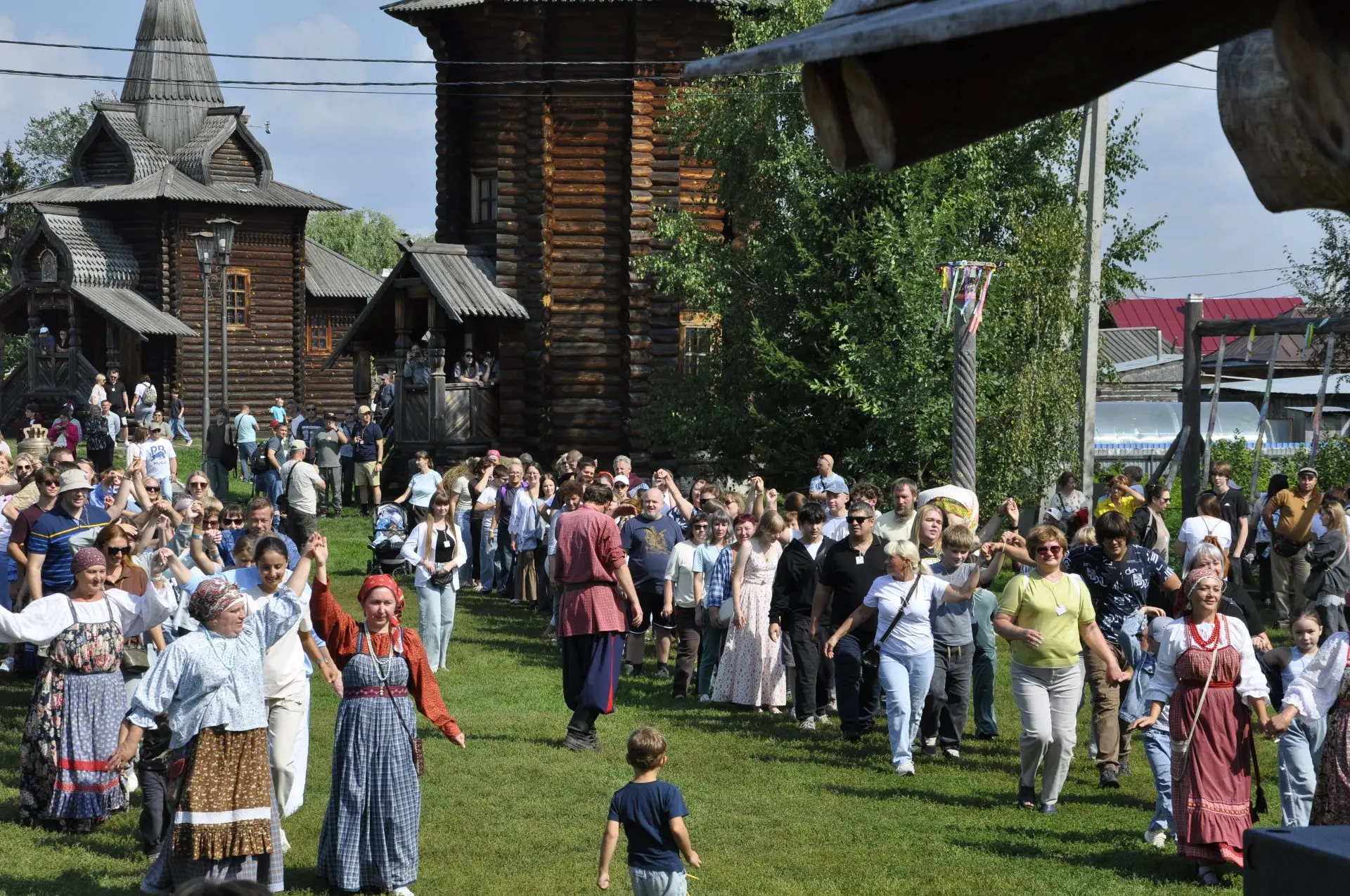 🌿Более 800 гостей, народные забавы, чай с медом и пироги с яблоками