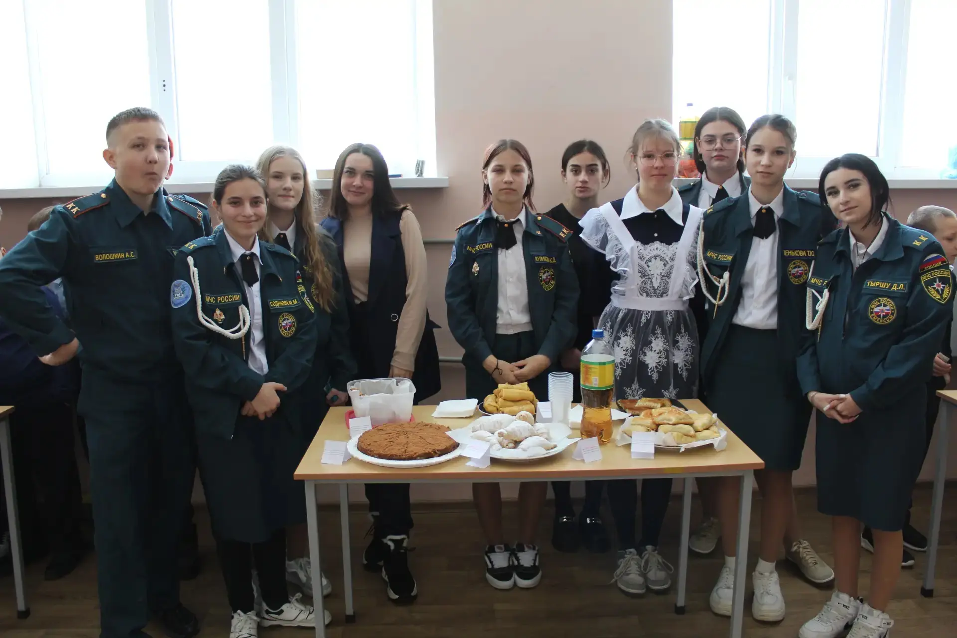 В нашей школе состоялась благотворительная Ярмарка🙏🙏🤗🤗🎉🎊🎉🎎🎎🎎ребята и их родит...