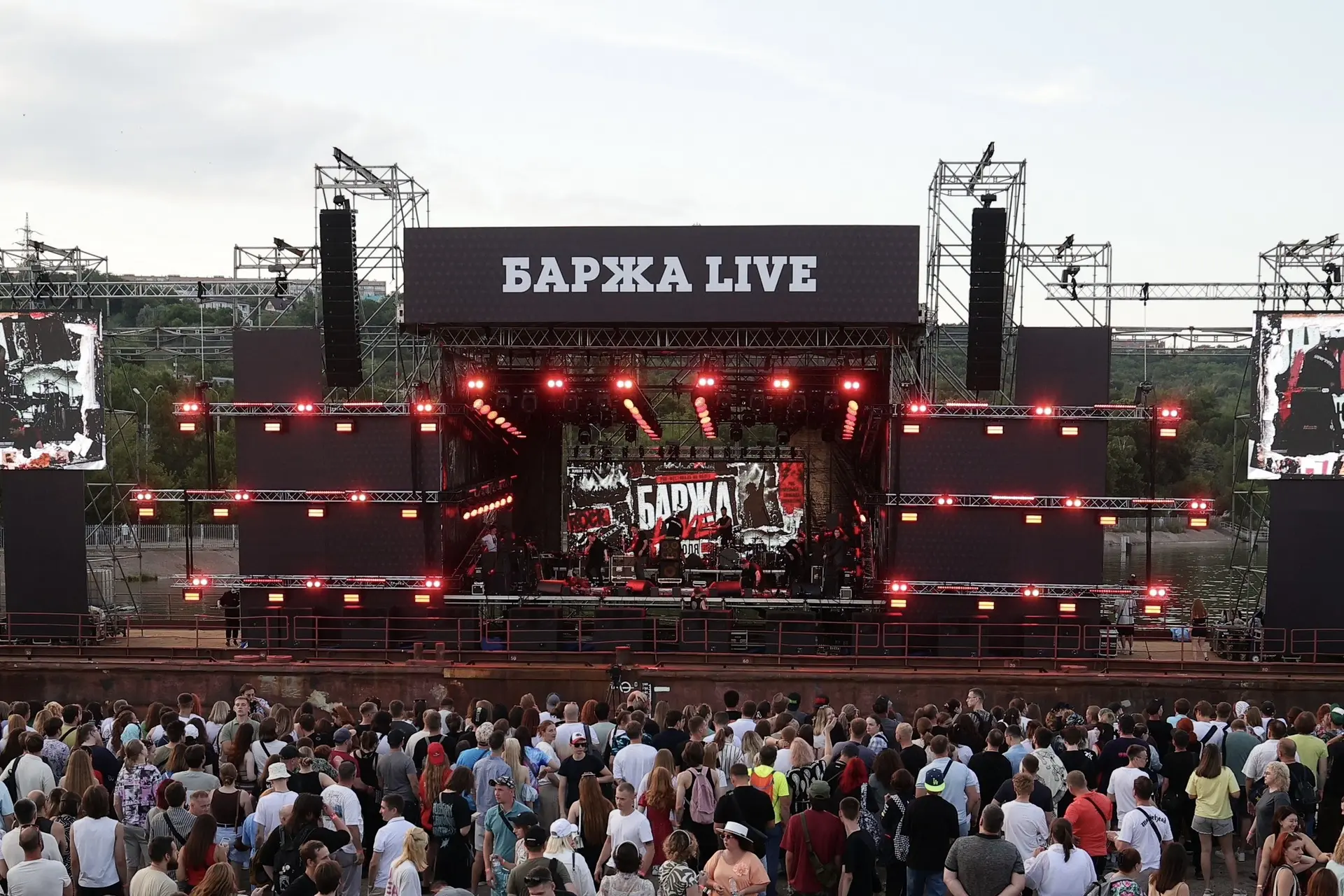 🌊🎸Музыкальный фестиваль «Баржа Live» вновь собрал в Ульяновске тысячи гостей!