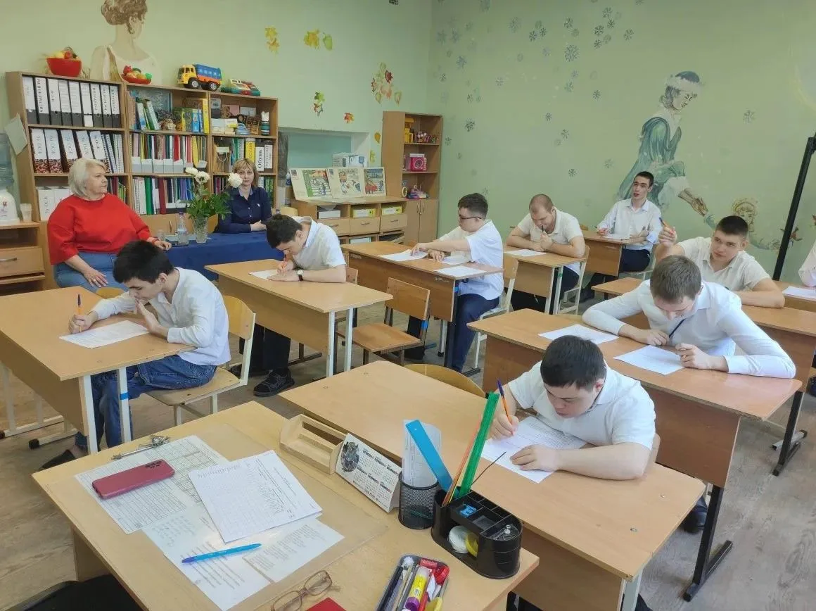 В 9 «А» классе прошла итоговая аттестация по математике и ОСЖ. Ученики продемонстрирова...