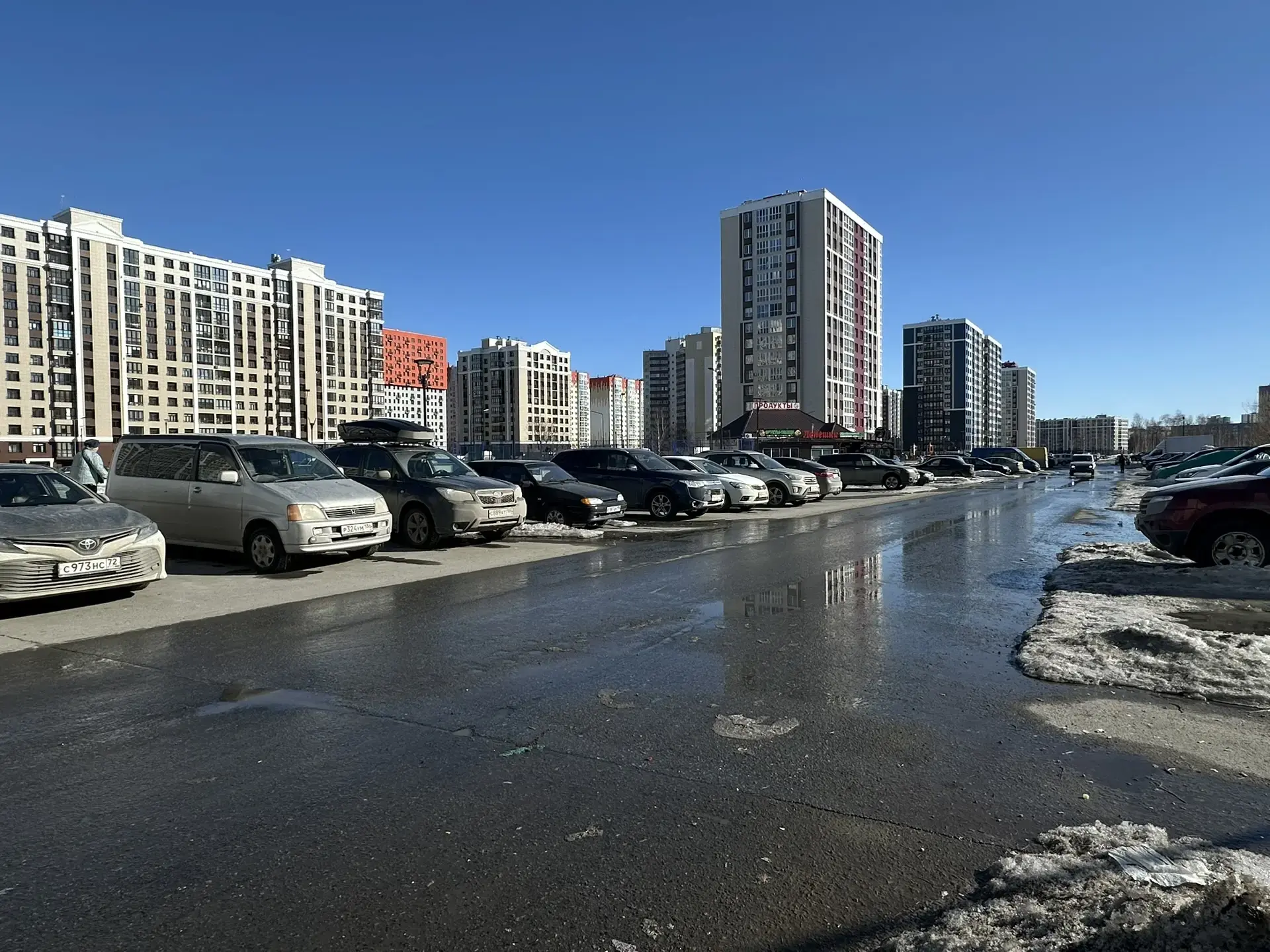 По поручению Главы города застройщик расчистил проезд между многоквартирными домами по улицам Ивана 
