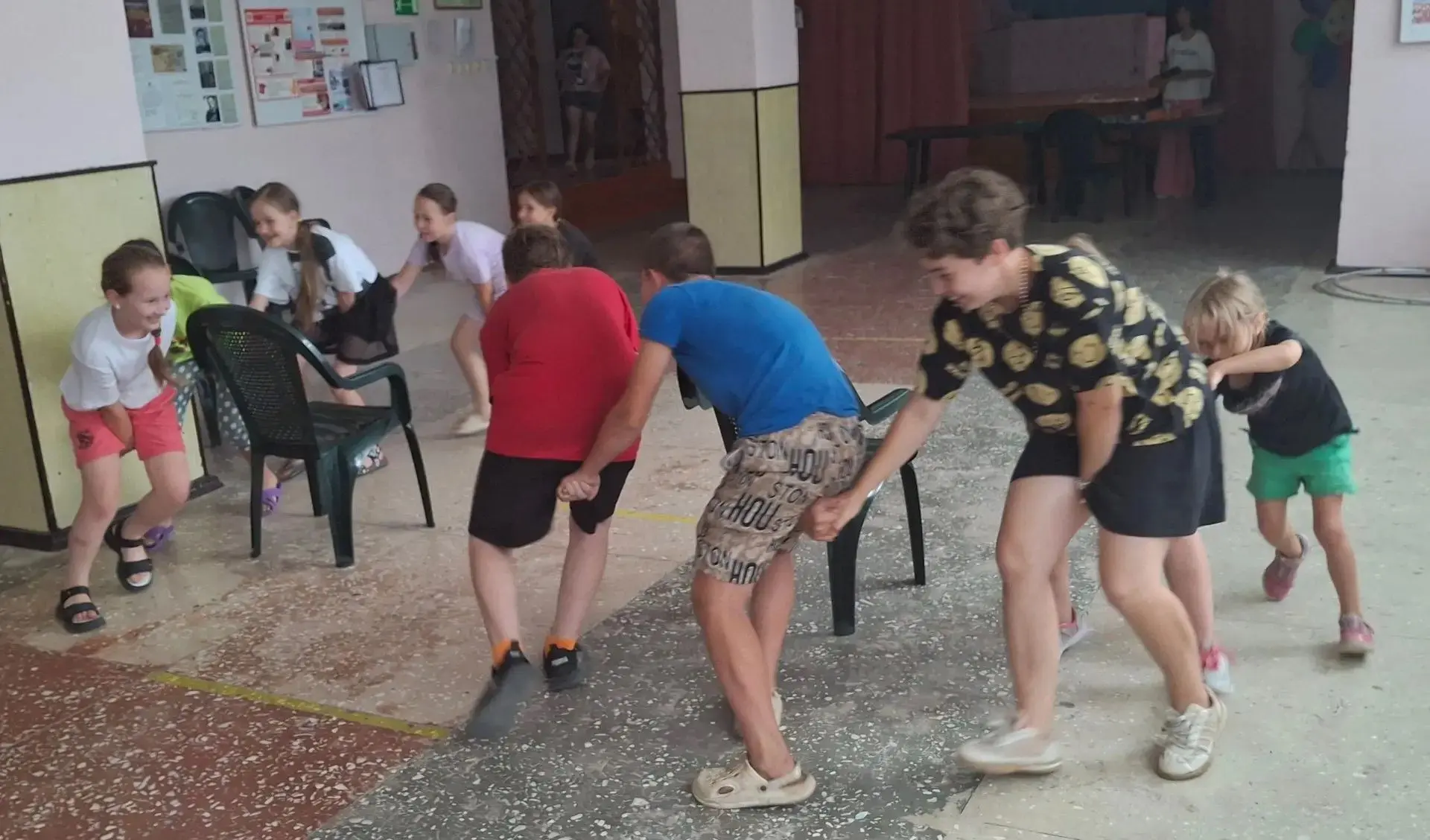 В культурно-досуговом центре Глебовского с/п  работает летняя детская площадка "Муравей...
