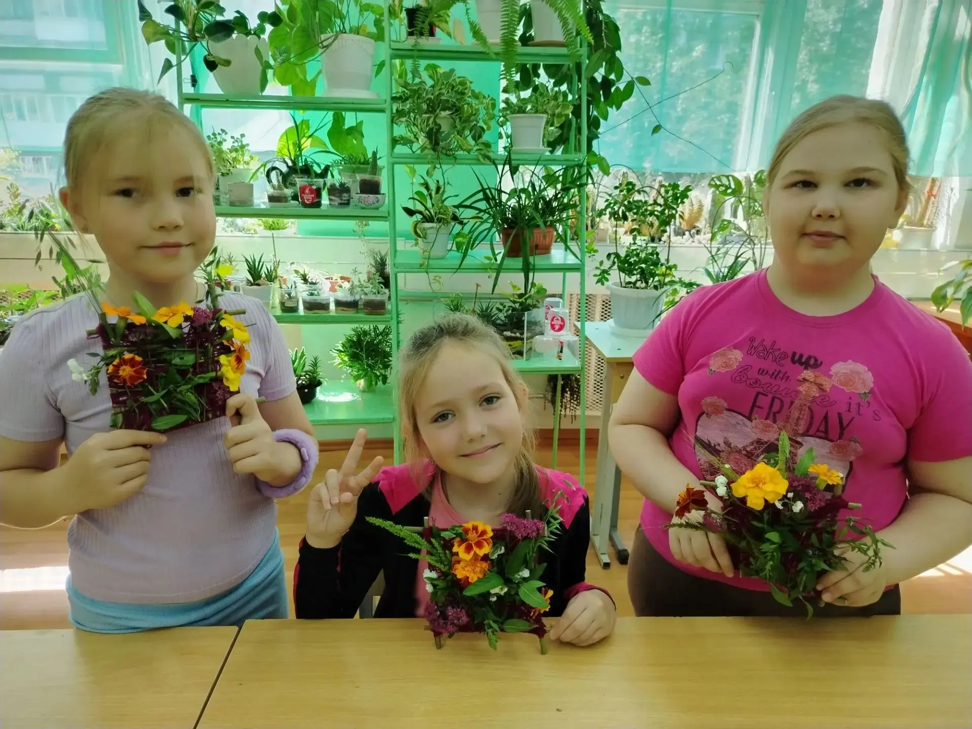 🌴 Прошло ещё одно занятие с эффектом вдохновения.        Мастерили оригинальное панно-...