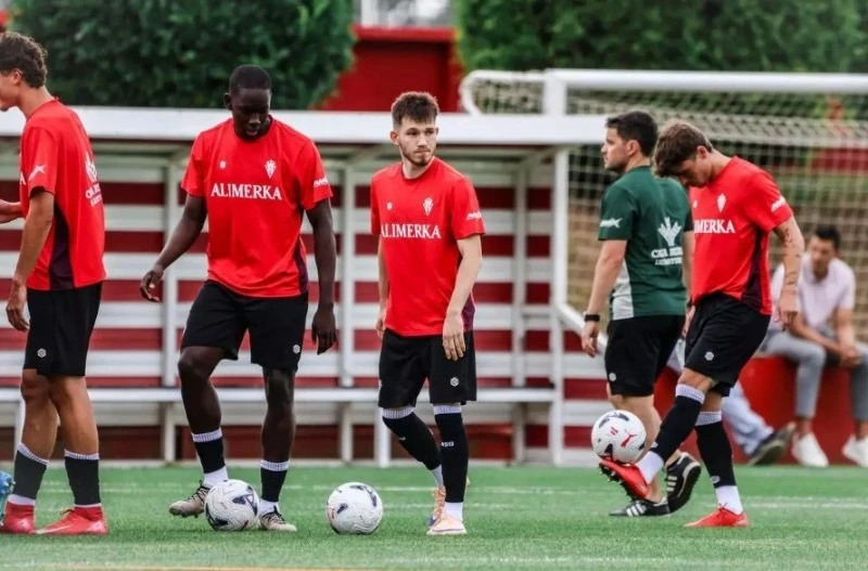 ⚽️Испанские СМИ впечатлены игрой воспитанника мичуринской школы футбола Никиты Иосифова

Недавно пер