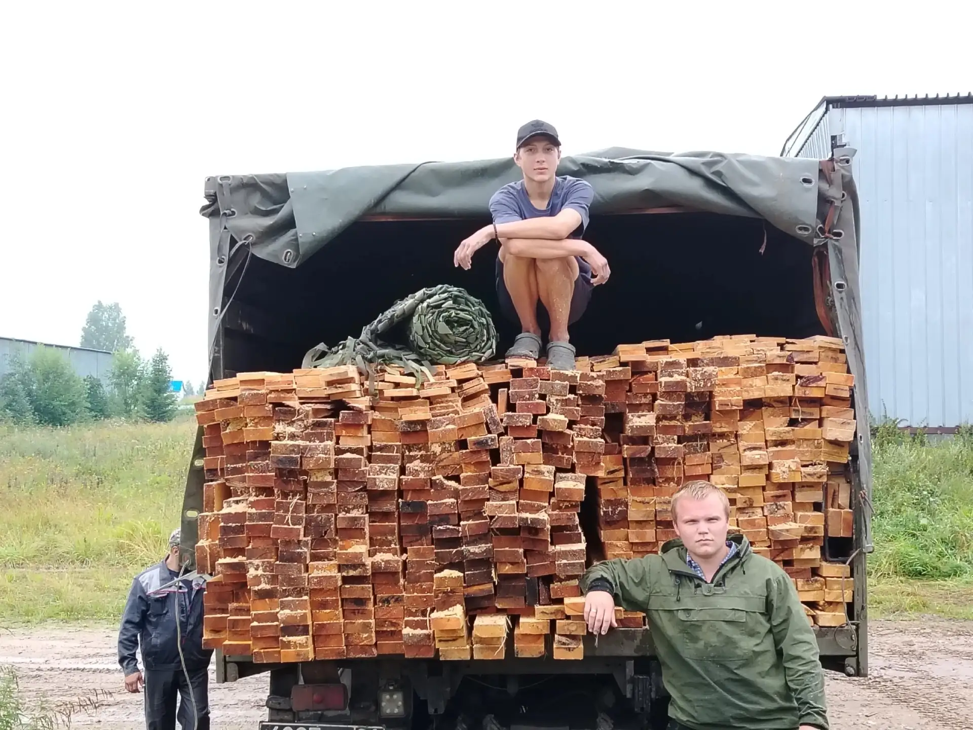 В Устюженском округе собрали очередную партию помощи для бойцов СВО
