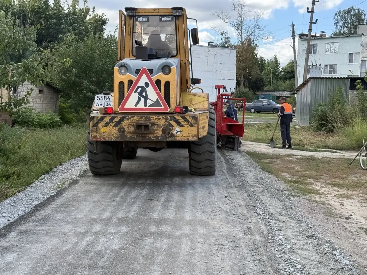 В посёлке завершены работы по укладке асфальта по переулку Мира и проезду между многокв...