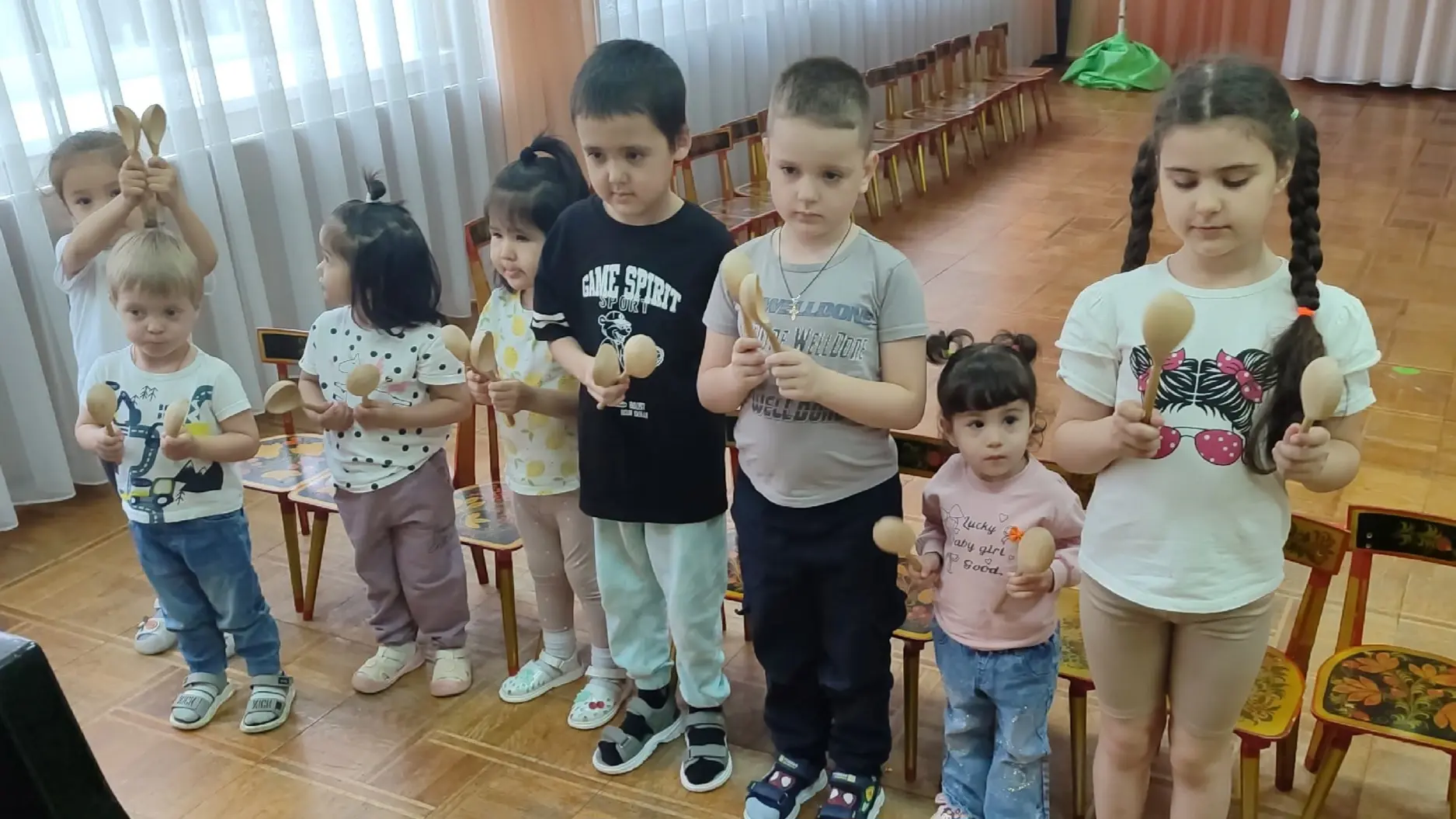 🎶 Музыкальное волшебство в младшей группе №10! 🎶
Сегодня на музыкальном занятии малыши познакомили