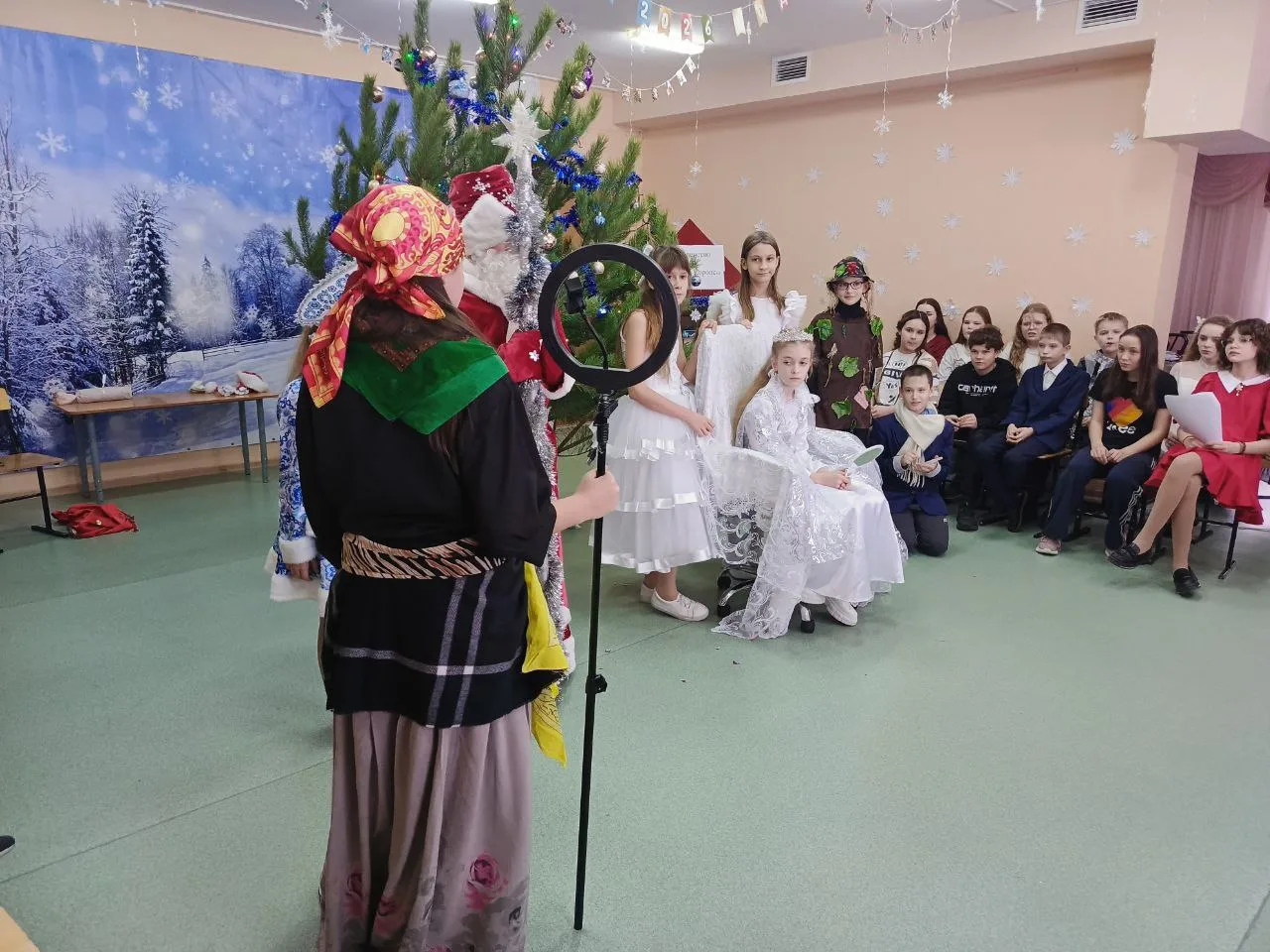 25 и 26 декабря в нашей школе прошли долгожданные  Новогодние  праздники  для учащихся.