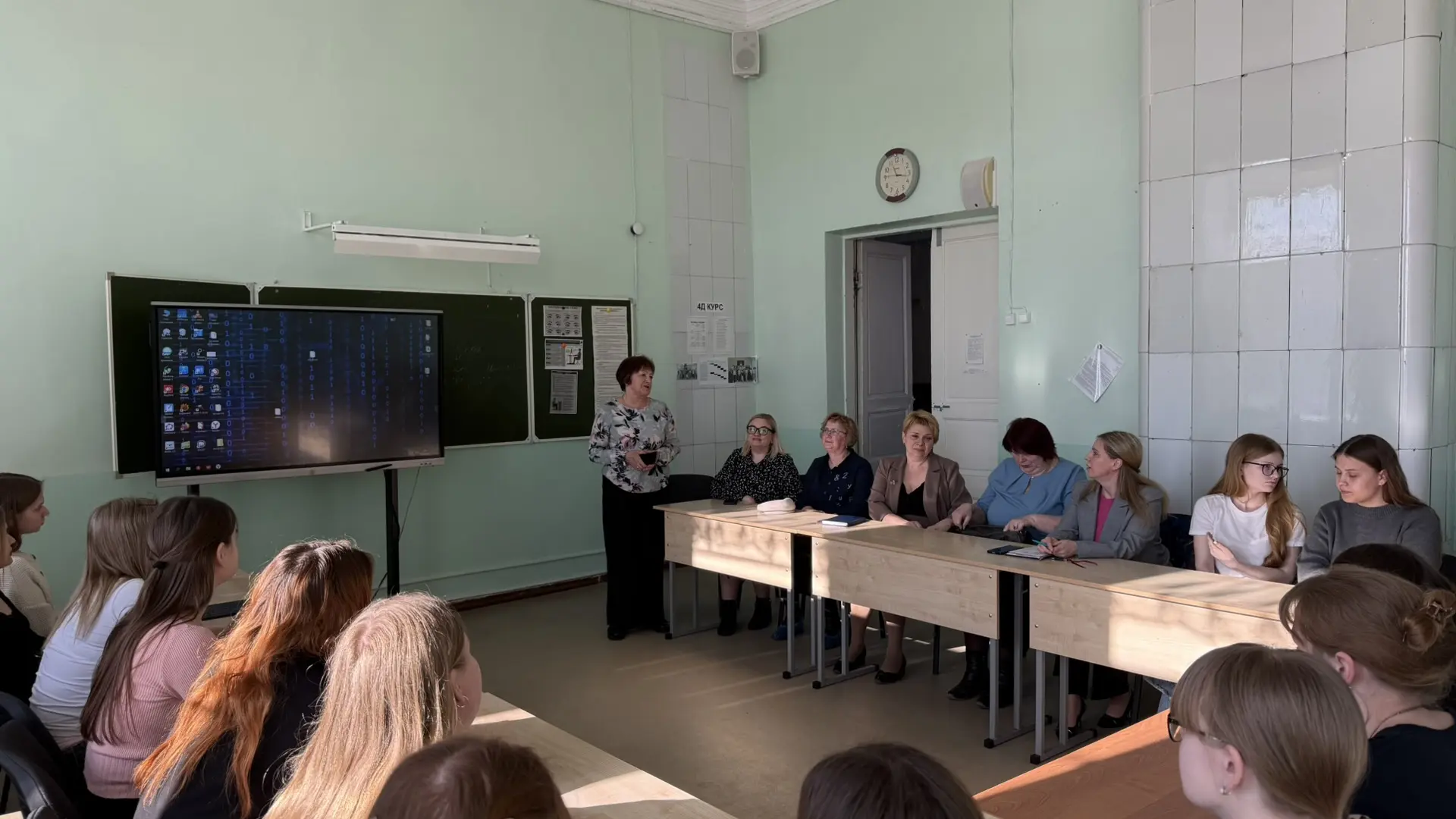 👋В среду, 1 апреля, для выпускной группы 4Д состоялся классный час. К студентам пришли заведующие д