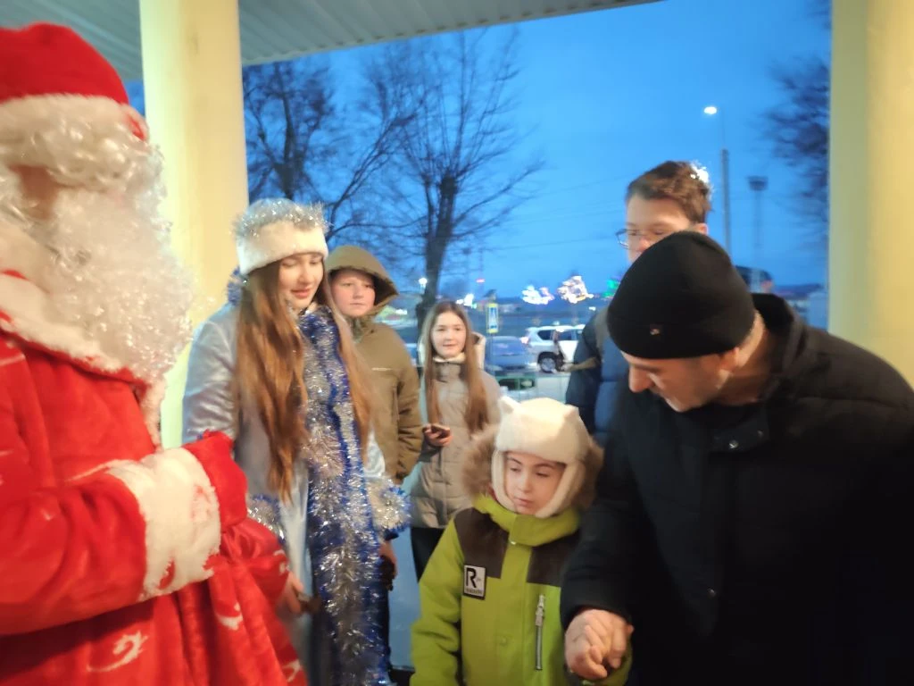 «Российский детский Дед Мороз» шагает по стране.  Активисты «Первых» школы №10 города Лиски уже полн
