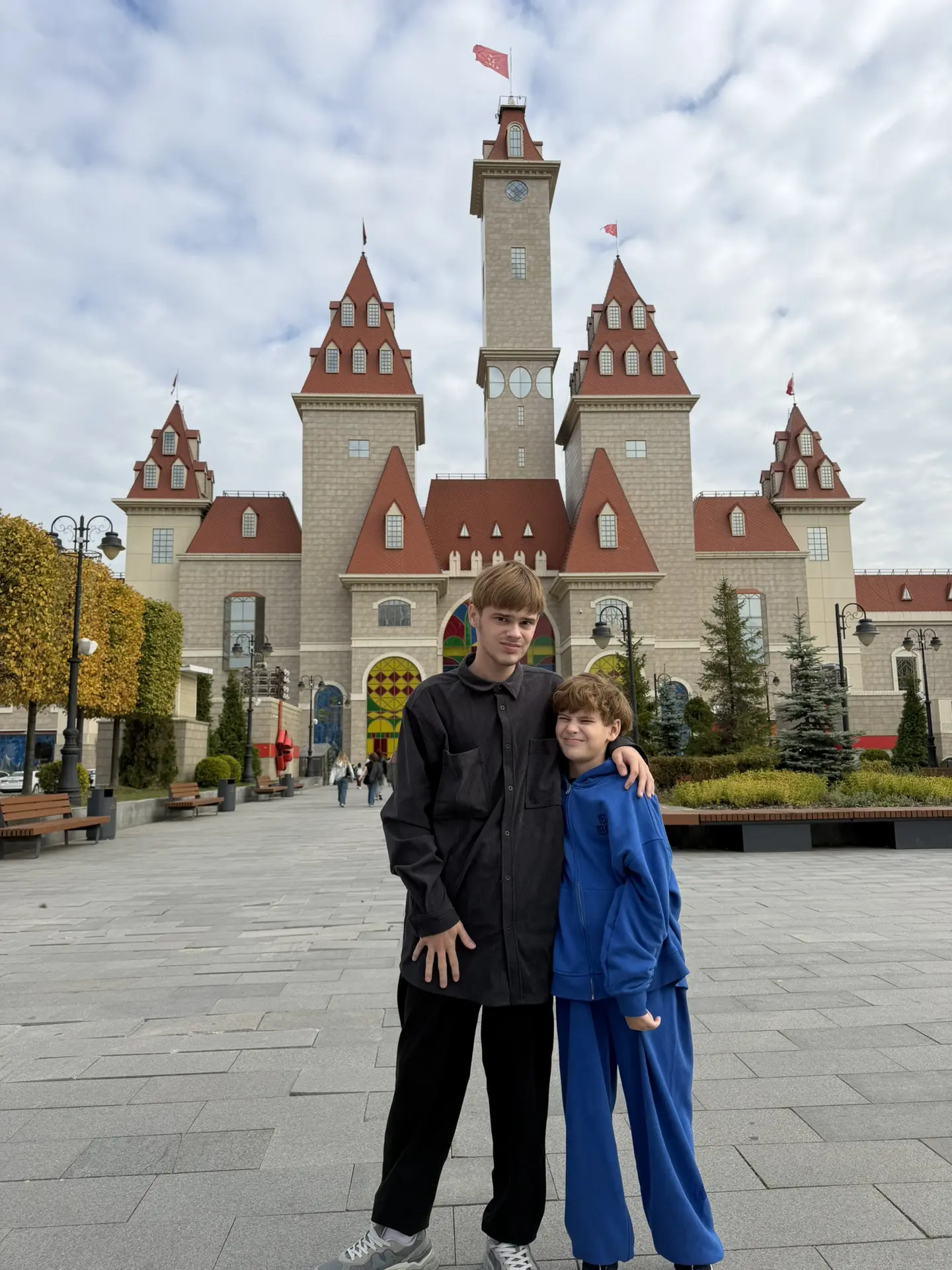 Мы сегодня в месте которое хотел посетить Даня, он вообще выбрал себе такой подарок на ...