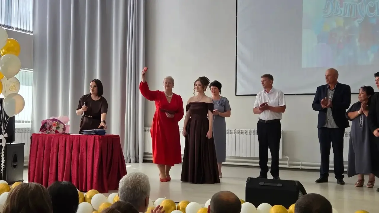 Выпускной вечер – это одно из самых значимых событий в жизни каждого школьника. Это момент прощания 