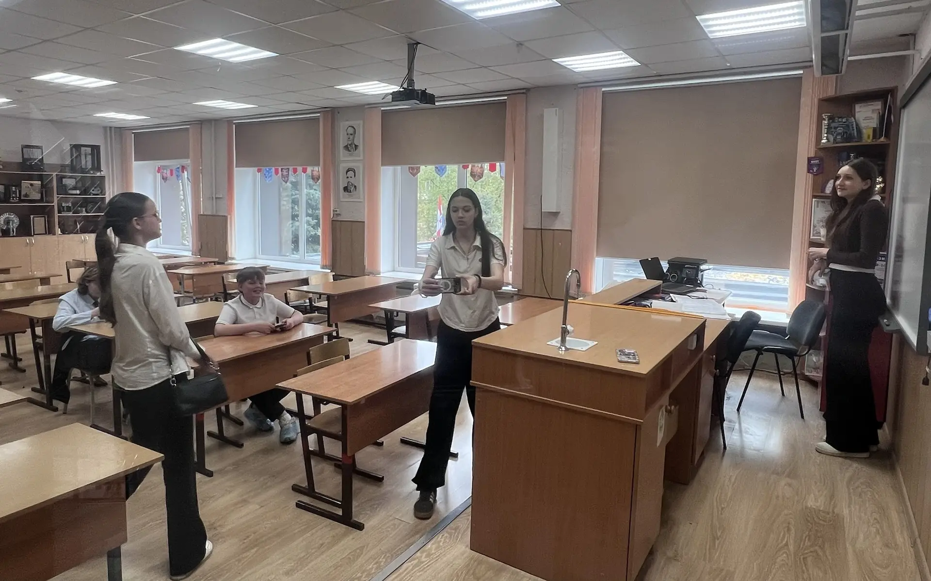 Привет, #стодевятка!  Сегодня команда медиацентра «ФОКУС» нашей школы приняла участие в районном эта