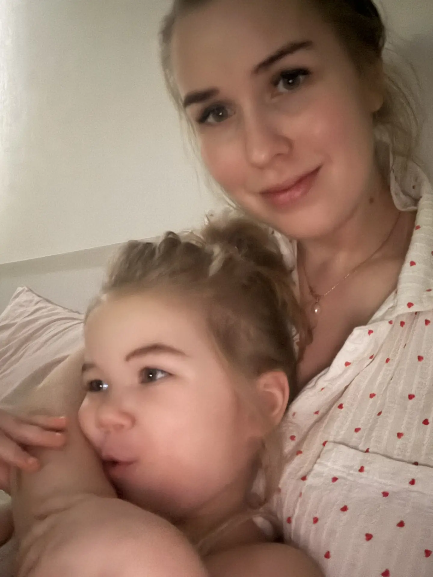 Укладываю сегодня Викулю спать, она обнимает меня и говорит: «Мамочка, ты всегда можешь...