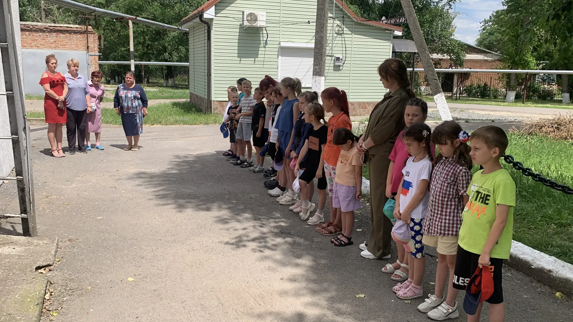 Сегодня, 22 июня, в День памяти и скорби, воспитанники нашего пришкольного лагеря присо...