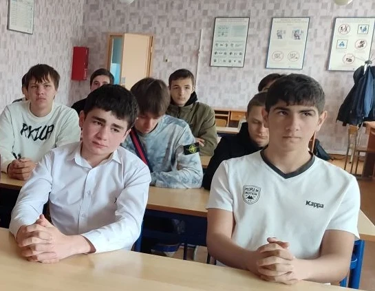 4 мая 2026 г. в КЧР ГБПОО МПК «Профессионал» состоялась торжественная линейка, посвящённая государст