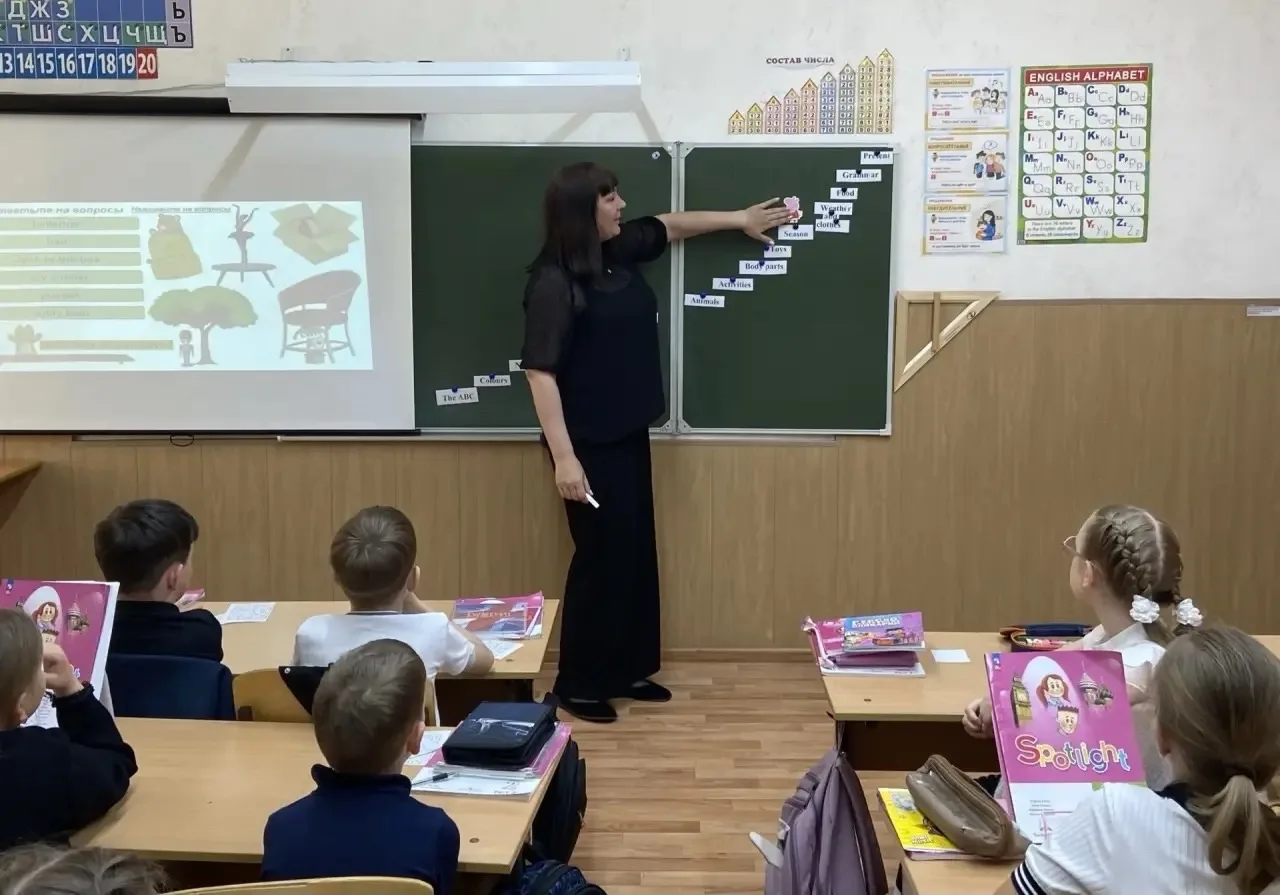 🔥25 мая состоялось игровое мероприятие «Английский экспресс: путешествие по станциям» в рамках допо