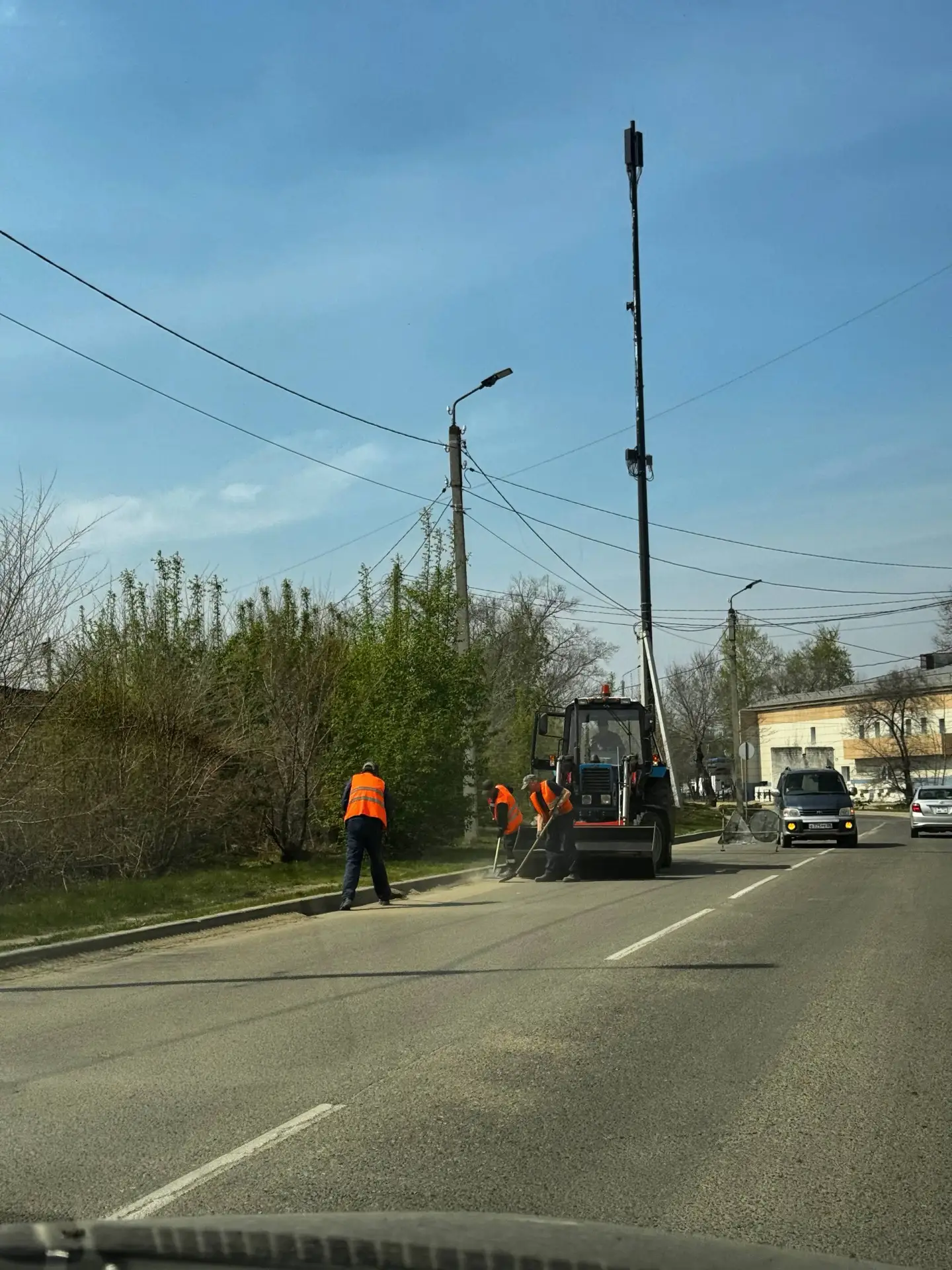 В Свободном продолжается уборка центральных улиц города  На главных транспортных артериях Свободного