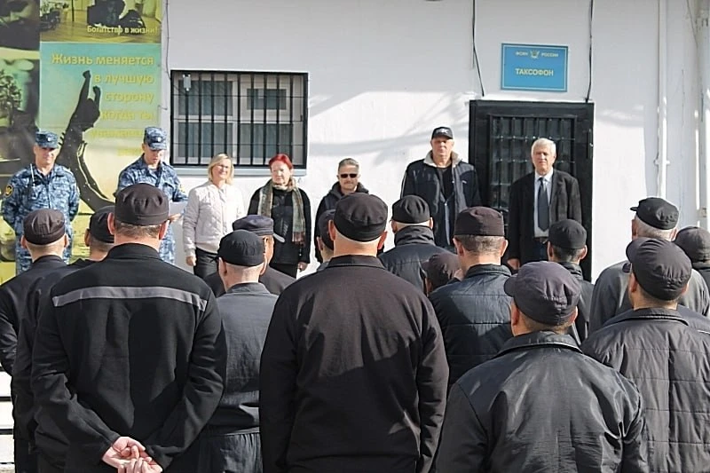Более 2000 осужденных сели за парты в колониях Челябинской области