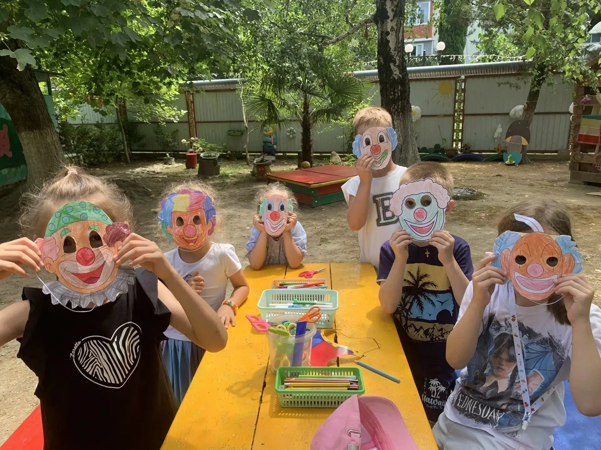 ВЕСЁЛЫЕ КЛОУНЫ 🤡Подготовишки небугских «Весёлых гномиков» захотели порадовать самых ма...
