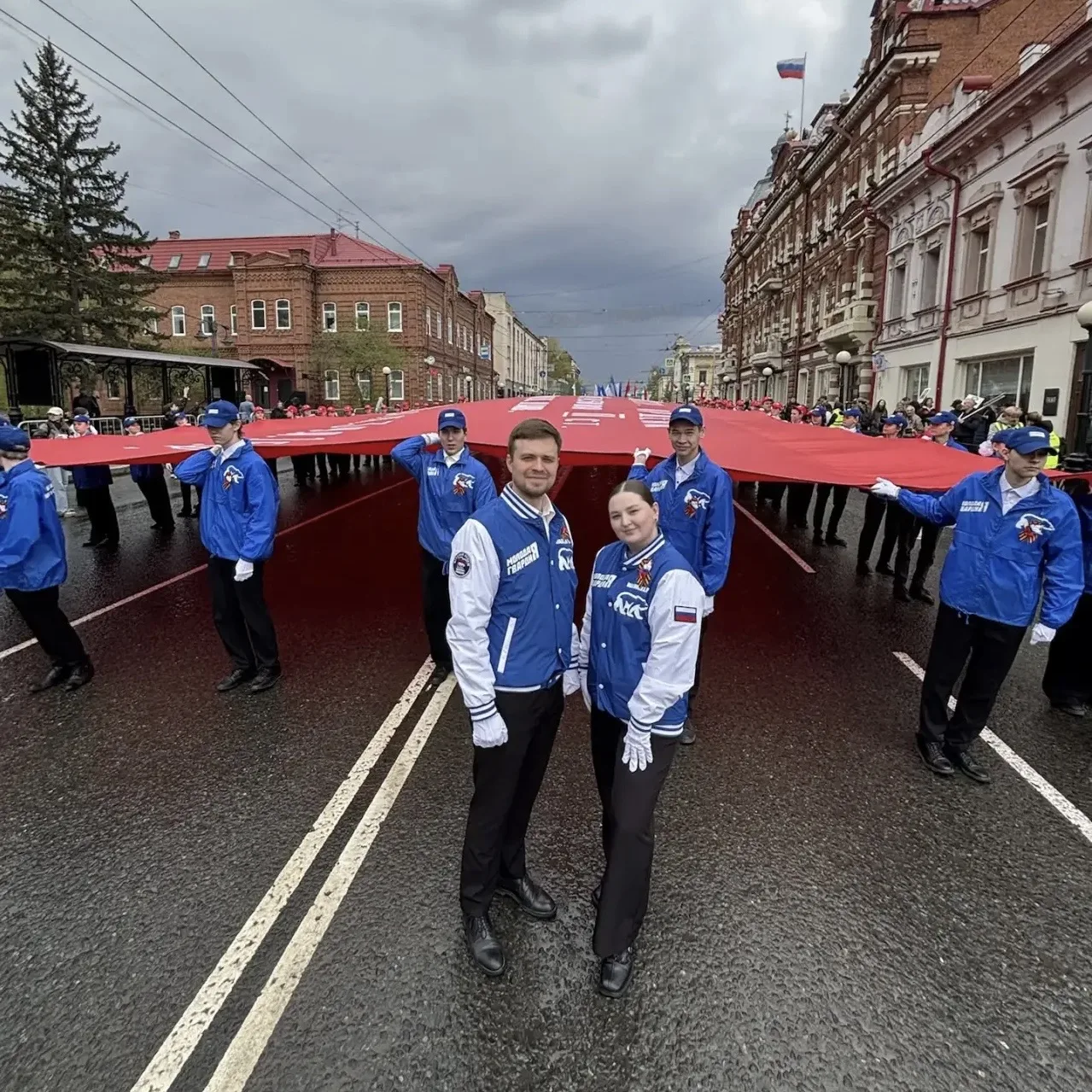 Знамя Победы — в руках молодого поколения  9 мая активисты «Молодой Гвардии» Томской области приняли