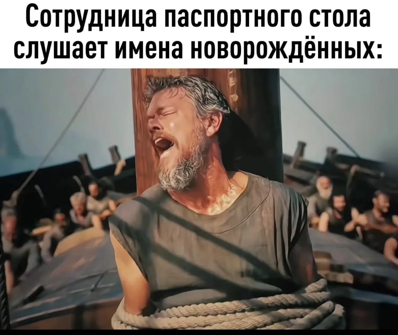 Пссс… Я вам пронёс мемов прямо на работу! Смотрите, не обхихикайтесь 😌