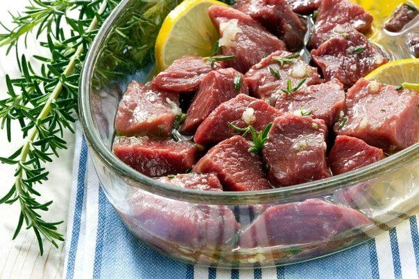 8 способов замариновать мясо для шашлыка
- мясо говядины и баранины как правило нужно резать небольш