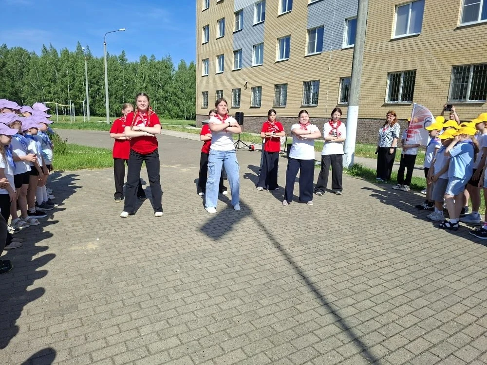 День Движения Первых в пришкольном лагере «Детство»!#МАОУШкола81НижнийНовгород 🎉