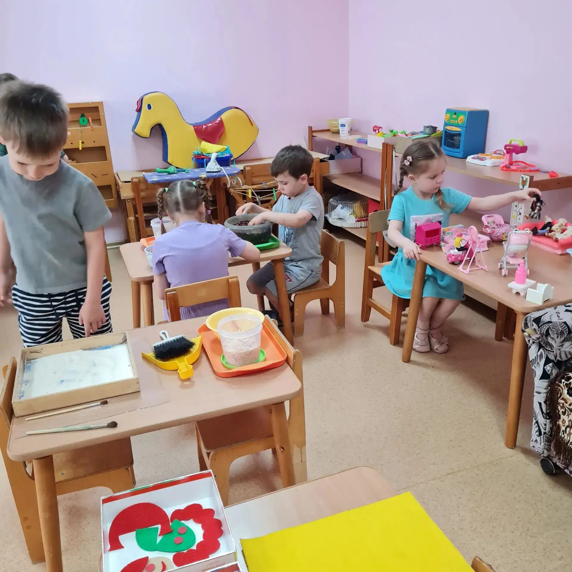 🐝Сегодня психолог Ольга Анатольевна, пригласила детей поиграть в комнате Мантесори.
Один из важнейш