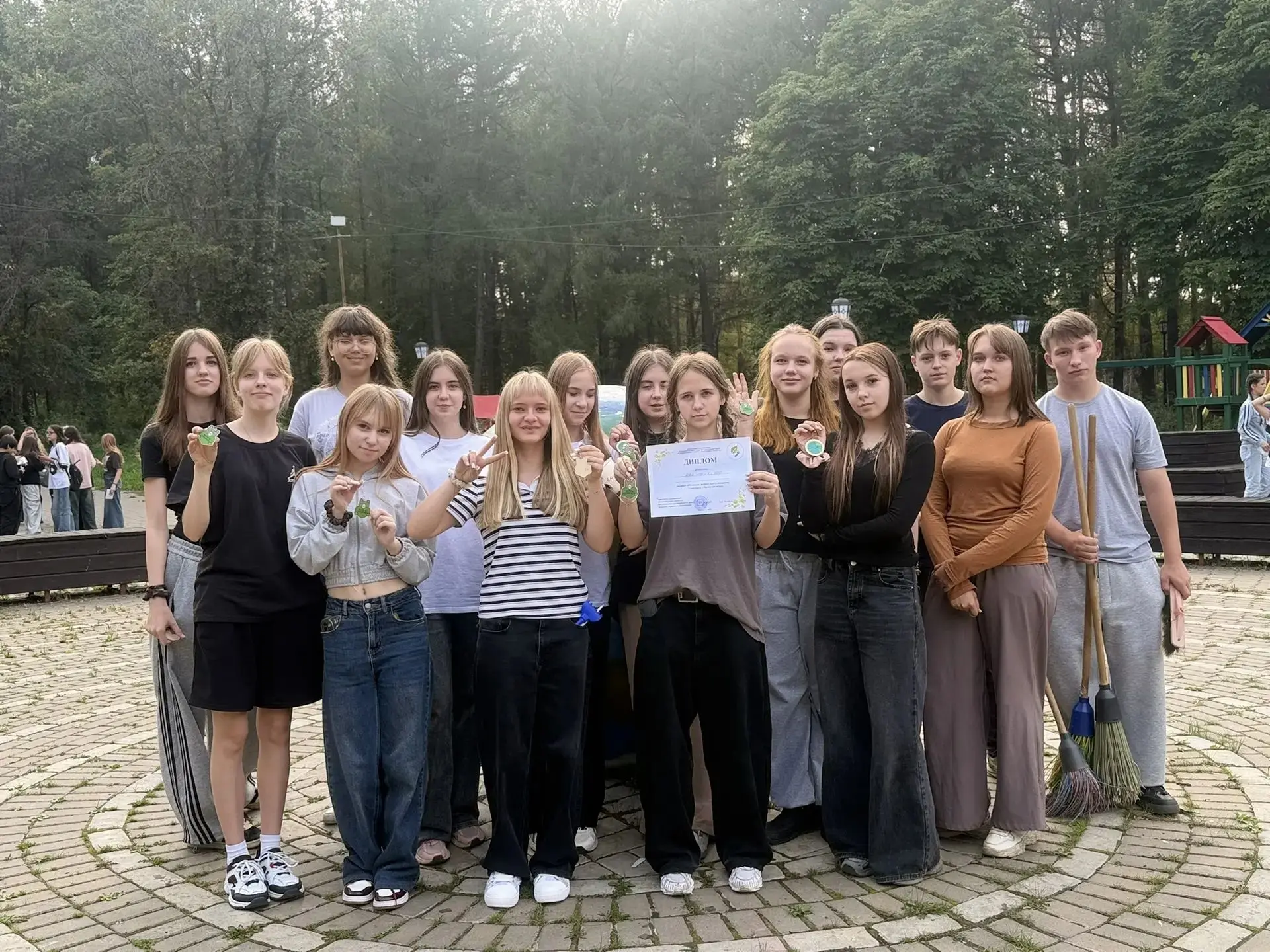 Ученики 8 в класса приняли активное участие в марафоне «По следам добрых дел» — ярком и...