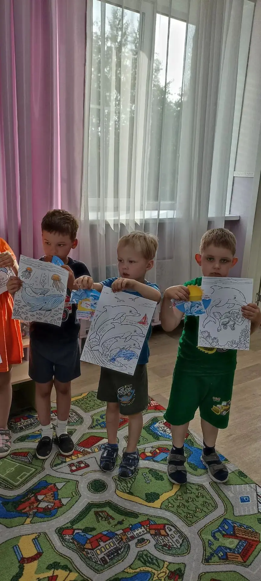 С ребятами провели тематический день, посвященный защите китов и дельфинов🐳 🐬. 
Этот праздник очен