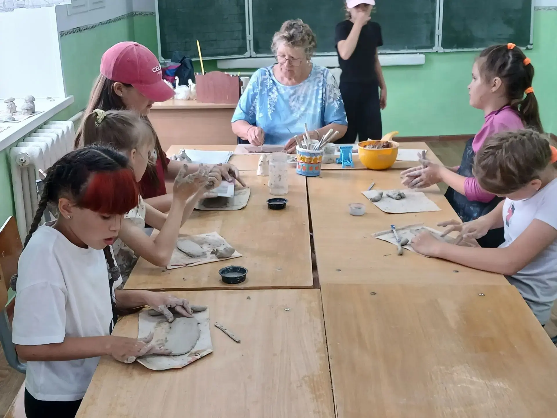 В лагере «Непоседы» — каждый день праздник творчества

В оздоровительном лагере «Непоседы» не бывает
