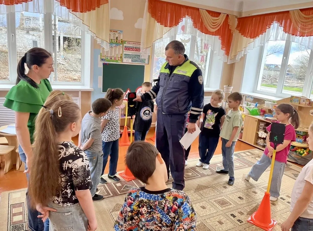 🚔Сотрудники Каменской Госавтоинспекции провели увлекательное мероприятие для юных участников дорожно
