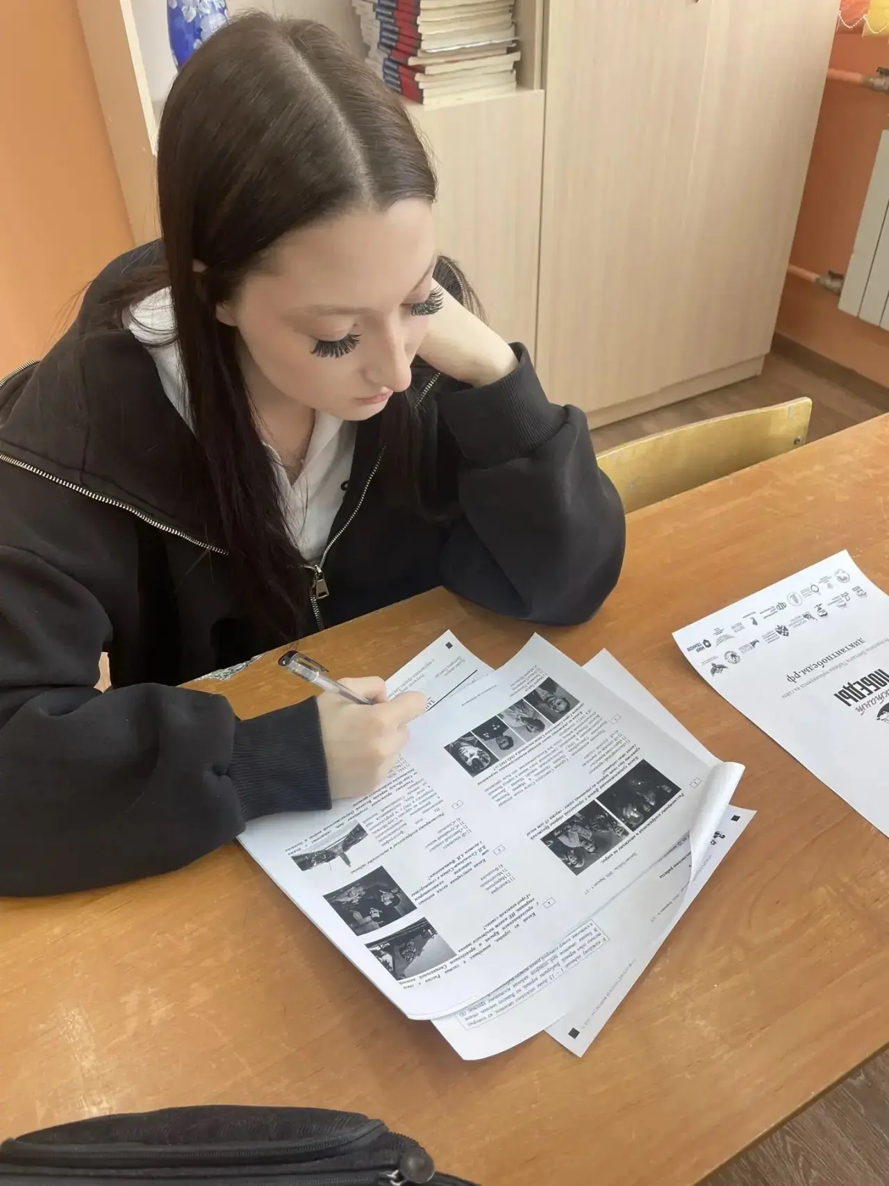 Сегодня, 24 апреля, для учеников 11 «А» класса нашей школы история стала ближе и осязаемее. Они прин