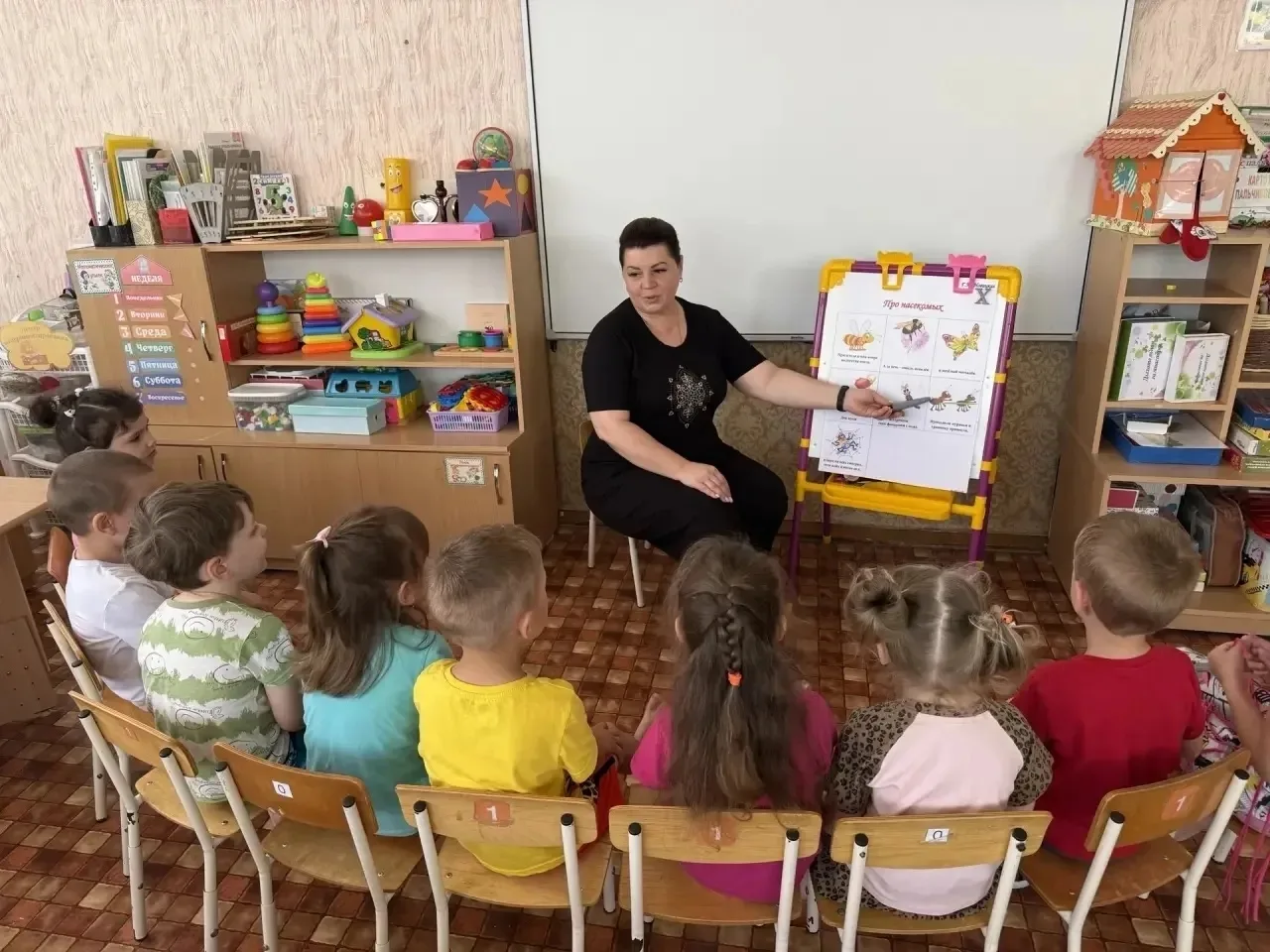 В средней логопедической группе «Росинка» прошла тематическая неделя на тему «Насекомые».
Во время п