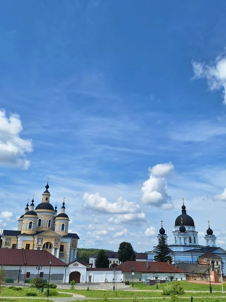 Мы живем в удивительно красивой стране, полной чудес.

Помню, как меня удивил тот факт, что над наше