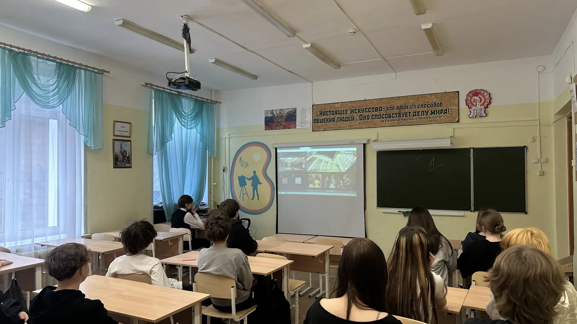 🎨 Виртуальные путешествия по музеям: Эрмитаж и Государственный музей! 🏛️  Ученики нашей средней школ