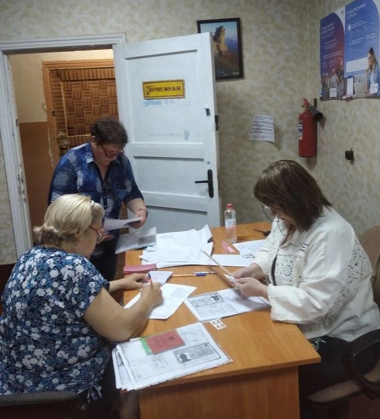 В рамках работы мобильного офиса, филиалом № 24 ГКУ ЛНР «РЦСЗН» в г. Кировске проведен выездной приё