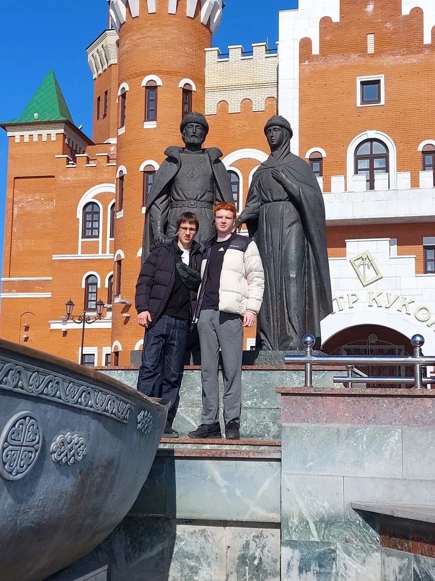 🚌 Покорили Йошкар-Олу: путешествие десятиклассников подходит к концу!  Наши ребята добрались до стол