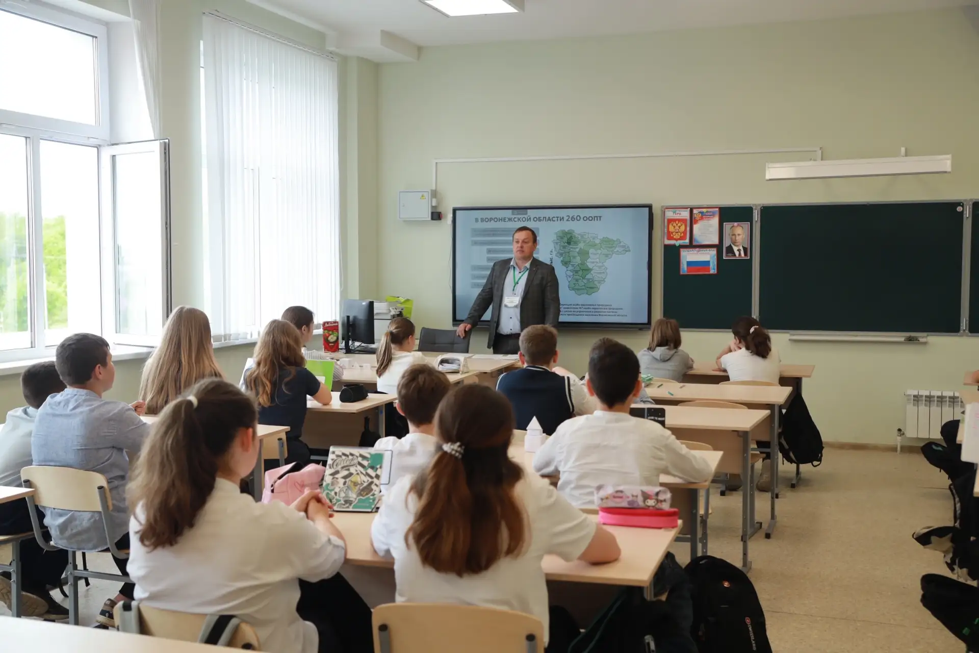 В МКОУ "Семилукская сельская СОШ" сегодня провели экоурок, посвящённый особо охраняемым...