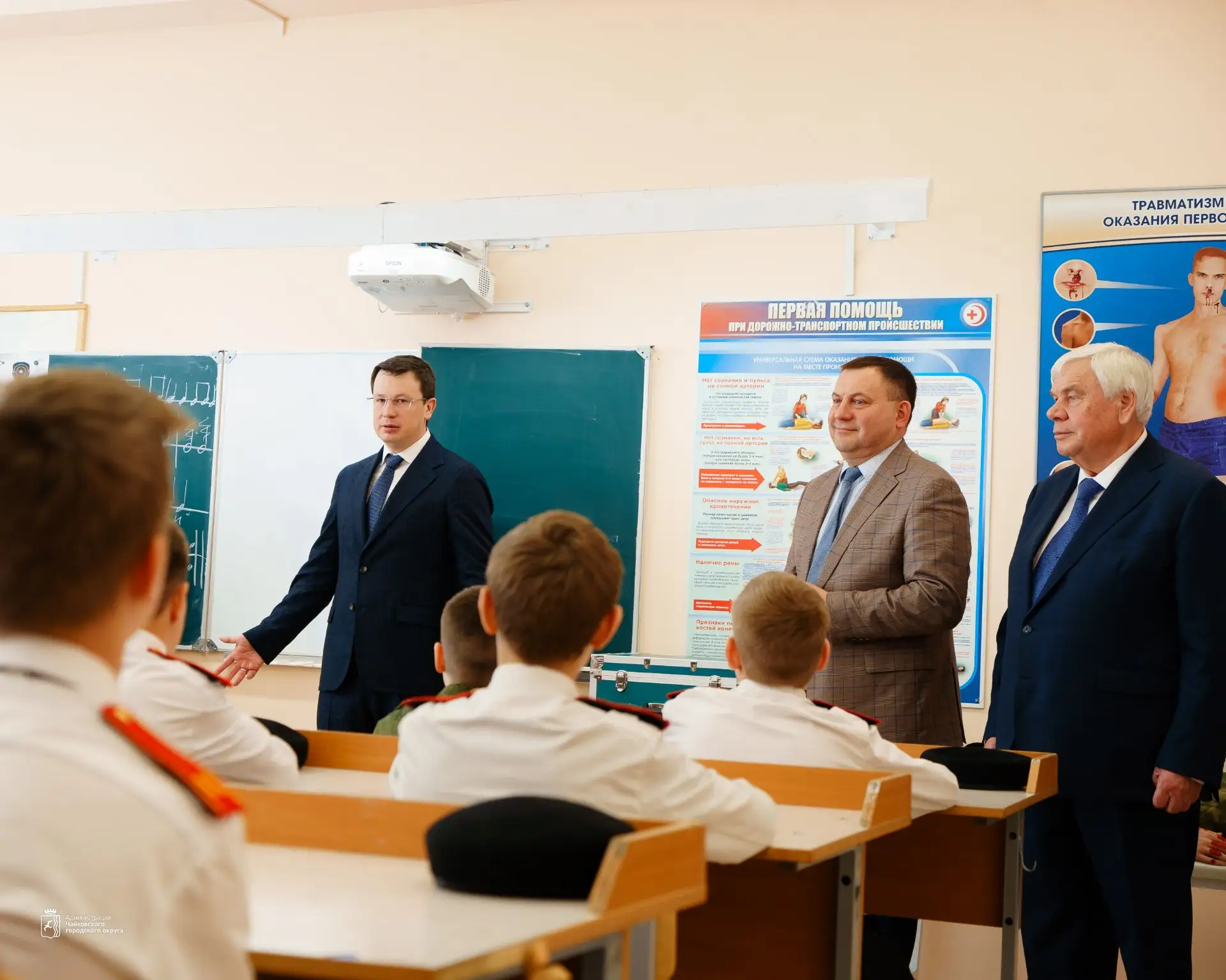 В школе «НьюТон» — день высоких гостей! 🌟 8 апреля здесь развернулась настоящая встреча поколений и 
